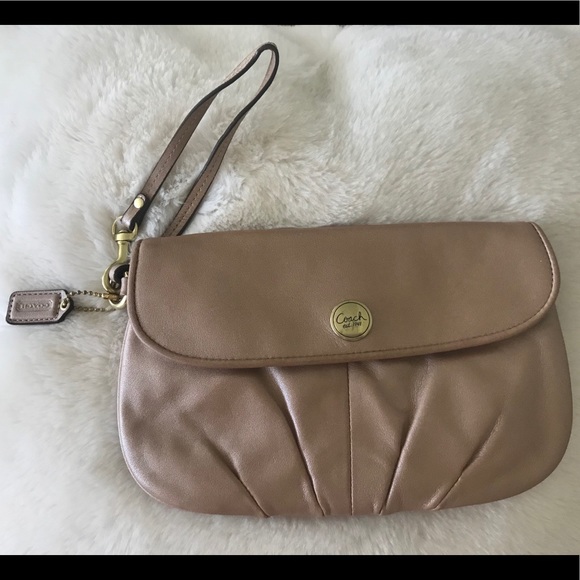 Coach Handbags - Coach wristlet